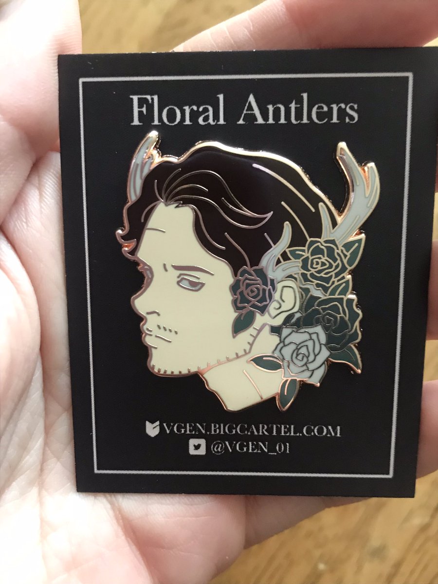 vgen_01's tweet photo. Pins have arrived! They’re so much better in person I can’t explain 😭 Charms/freebie stickers haven’t arrived so I’m waiting on those, I 100% want those who preordered to get their free stuff! TY to everyone for being patient 🥺 Manufacture times have been long nowadays ☹️ https://t.co/0V0Ed9bRDJ