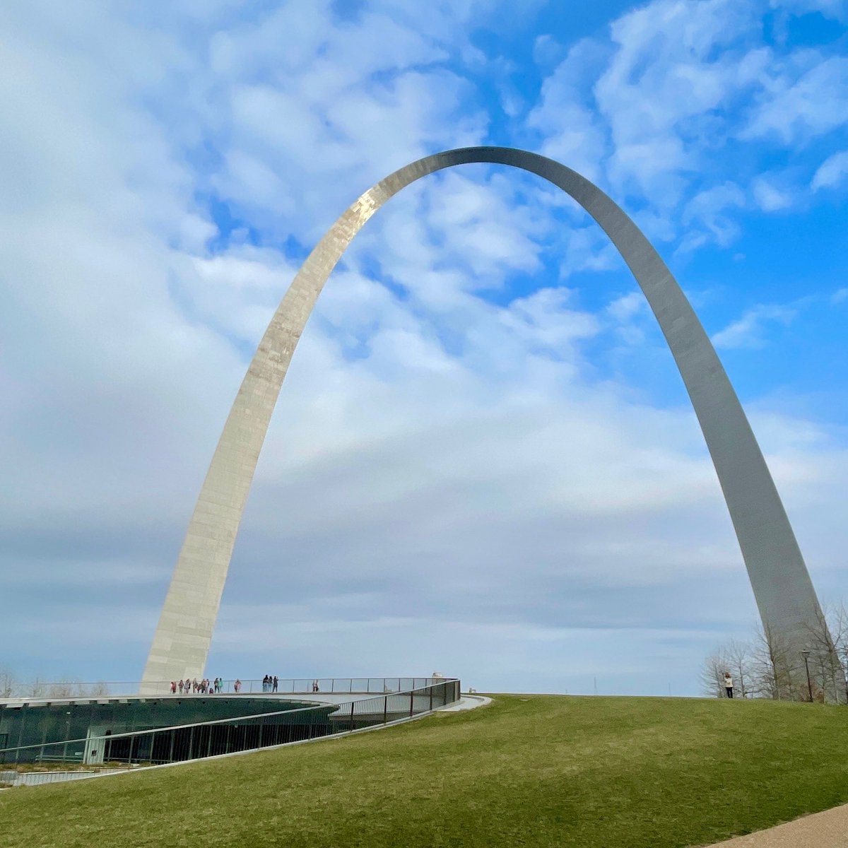 4BalboaPark's tweet photo. Hello from Gateway Arch, in St. Louis, Missouri—the location of this year’s @PublicLandsAlliance Convention. Sarah Beckman, Forever Balboa Park’s Director of External Relations, is co-presenting on the Charitable Giving Landscape and sustainable funding. https://t.co/PY6bSFIy4T