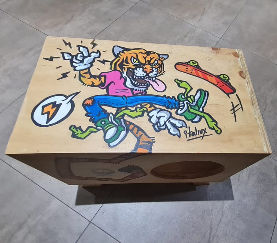 Misipa_Wasin's tweet photo. 😻 Amigos #Misipas tuve la oportunidad de conocer a @porItaliux y su arte.
Se me ocurrió unir nuestros trabajos y este es el resultado, les presentamos la intervención del CONTENEDOR 1 👏😺 https://t.co/omu2sFW2RL