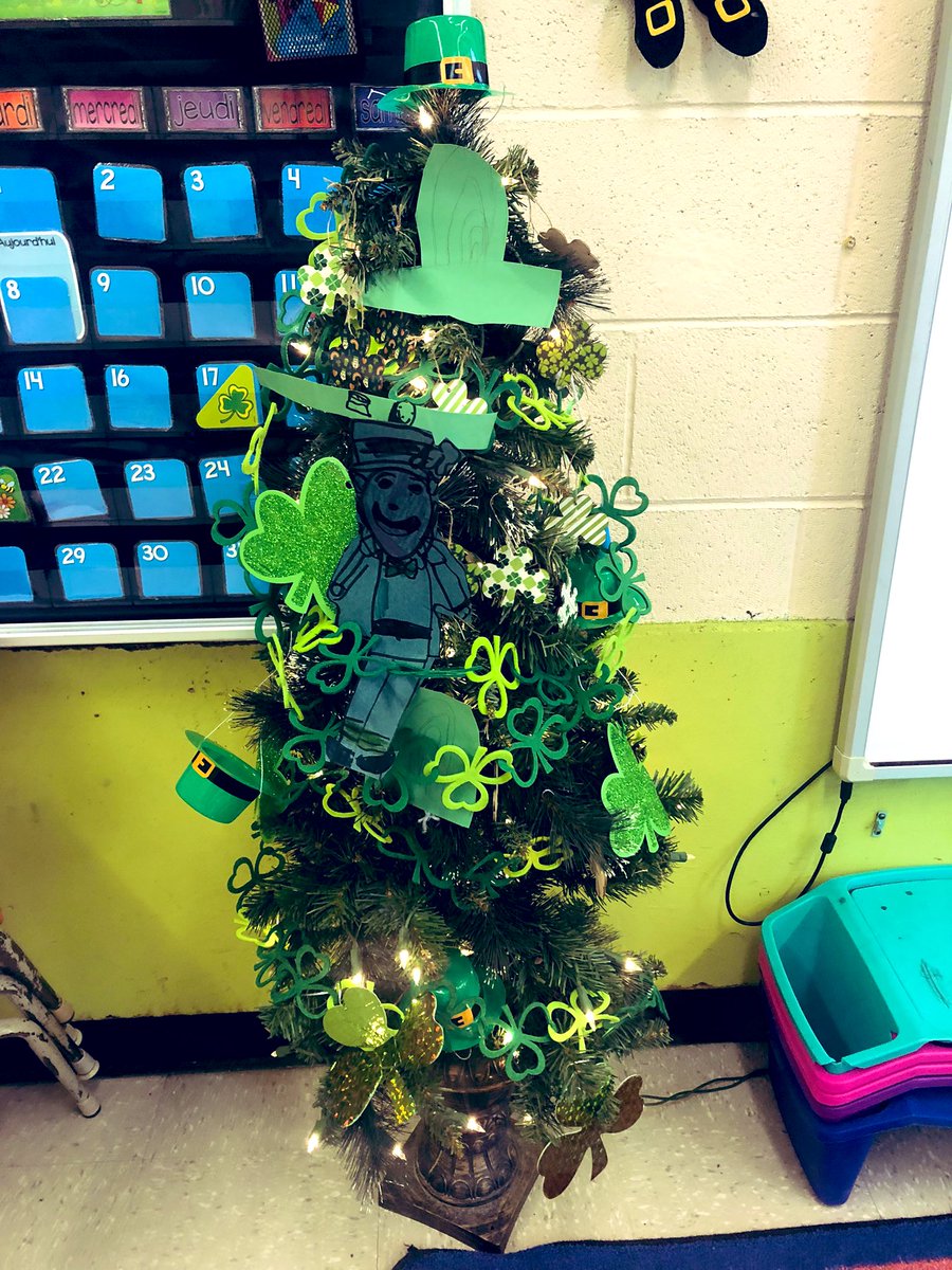 Madame_Kennedy's tweet photo. Lots of St. Patrickโs Day fun has started in our kindergarten classroom! ๐๐๐ #sensorybin #collaborativeposter #stpatricksdaytree #StPatricksDay @MDEschool @NLESDCA @artwithjennyk https://t.co/mJycWRZn87