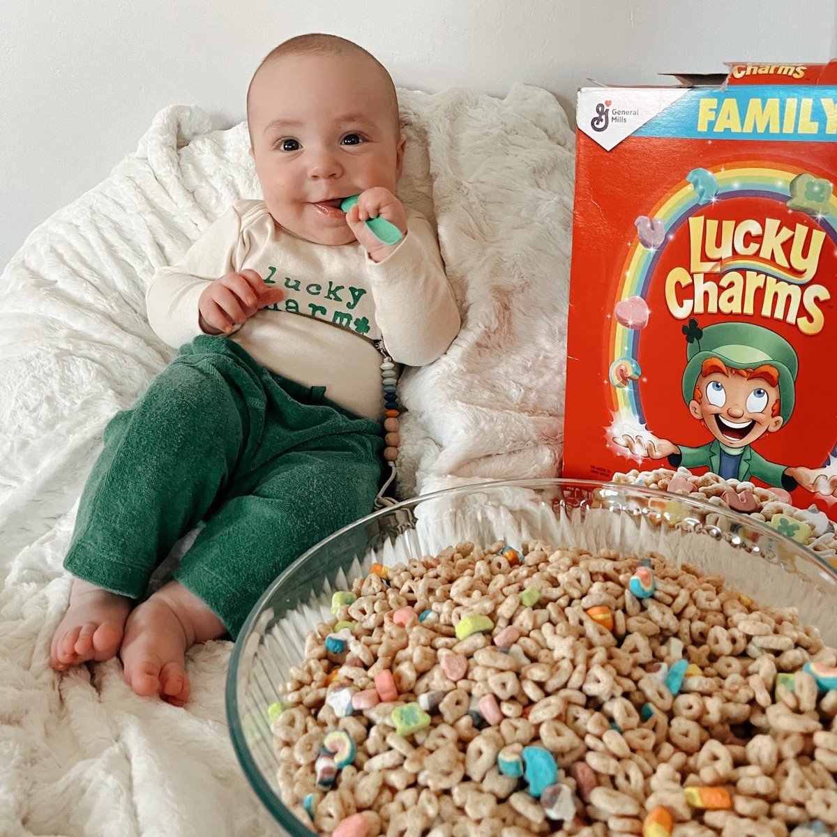 bryceeaton3's tweet photo. Literally don’t freaking blink….👼🏼🍀#6monthsofBeckham https://t.co/ibomXFcnL2