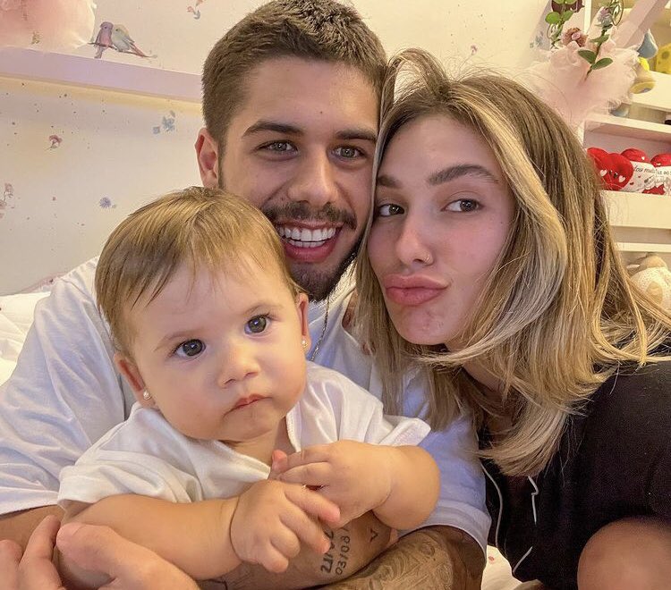 arthkx's tweet photo. Sortudo sou eu de ter duas mulheres maravilhosas em minha vida, minhas princesas.

Feliz dia das mulheres, riquezas! ✨🤍

@Alicekuttler @kuttlerLiz https://t.co/BkSRwfZMrD