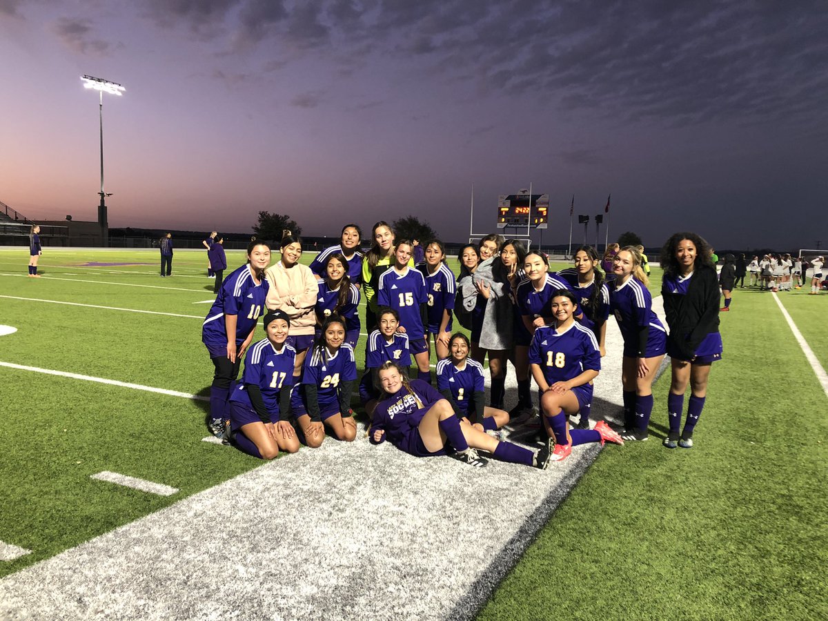 ACRAVE0124's tweet photo. JV wins 1-0 over East View on SENIOR NIGHT 💜Cinthya💛Sayra 💜Daniela💛Monica @MFHSGirlsSoccer @MarbleFallsISD https://t.co/6FAb0OOxF2