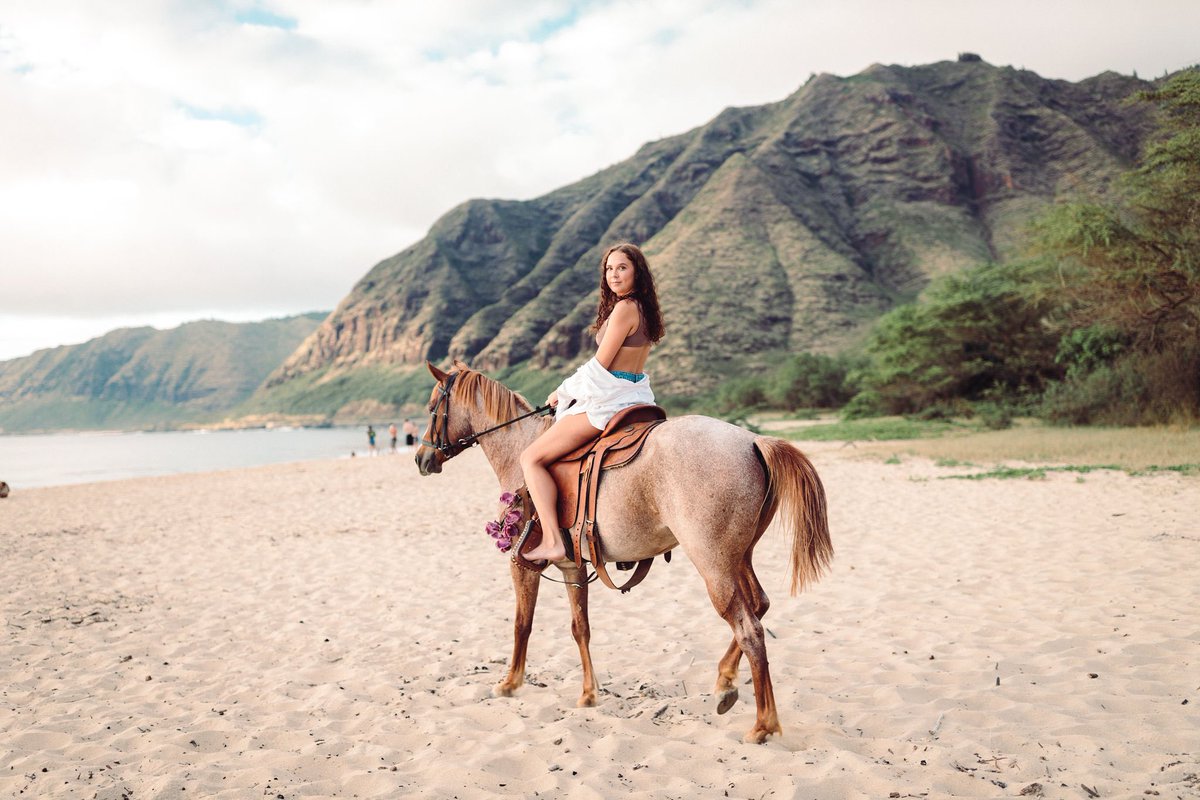 baysically's tweet photo. needed to hop on horse twitter to show off this Hawaiian horse girl moment I had ✨🐴 special shoutout to the rainbow and the whales that made this even more magical 🐳 https://t.co/2iTCscNQX7