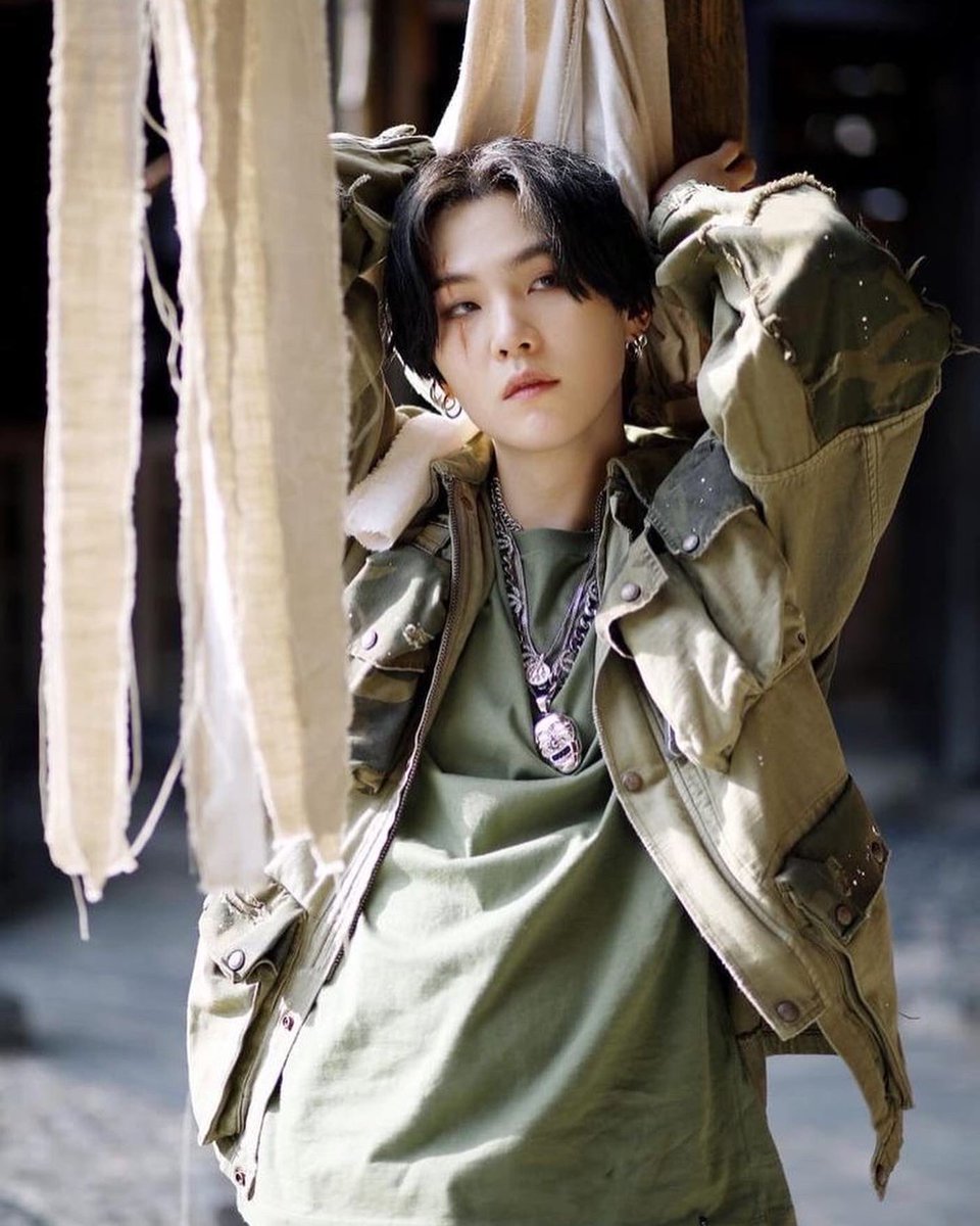 ArmyGam10's tweet photo. Happy Birthday, Agust D! Happy Min Yoongi Day, Army! 🤍 https://t.co/PXSUk2M7Uq
