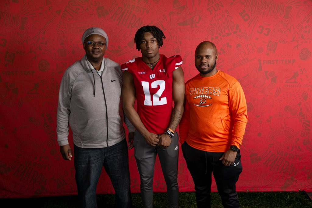 Pickatron2.0🏈🦍📺🥶 tweet media