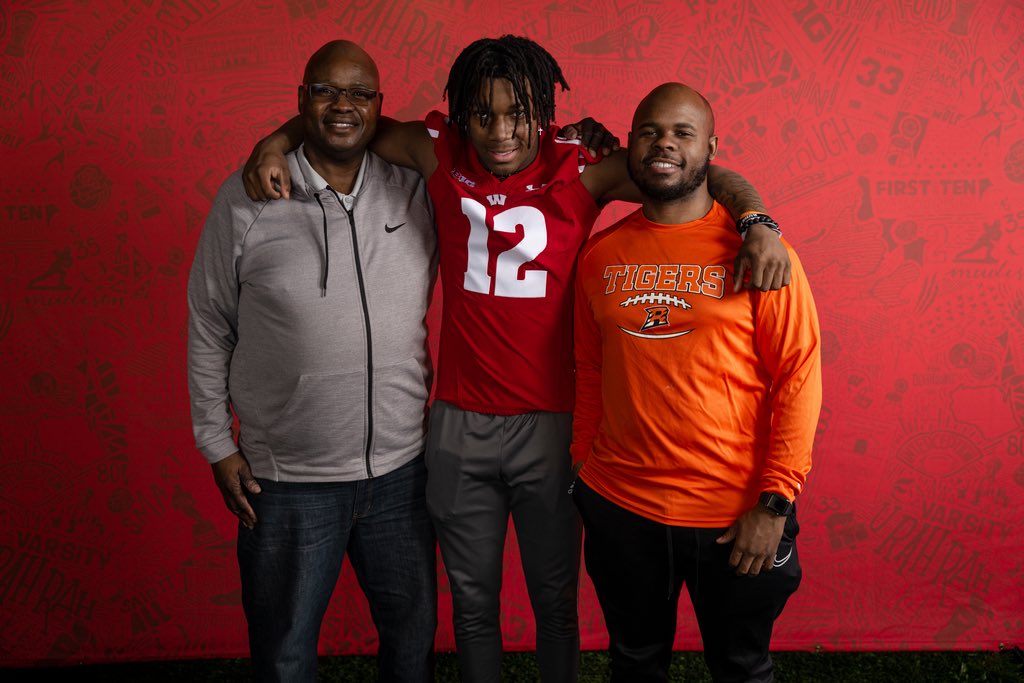 Pickatron2.0🏈🦍📺🥶 tweet media