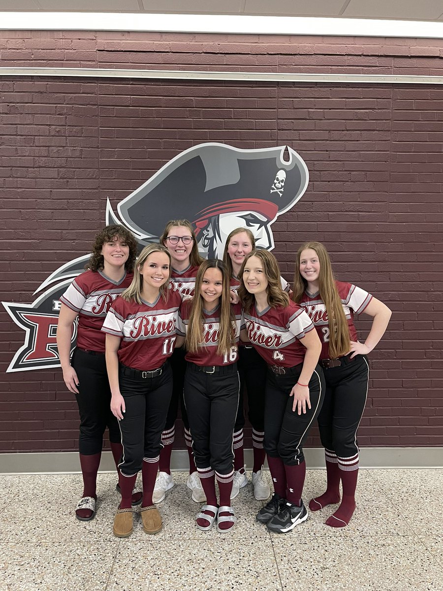 2022 Seniors! <a href="/RRfastpitch/">Rocky River Softball</a>