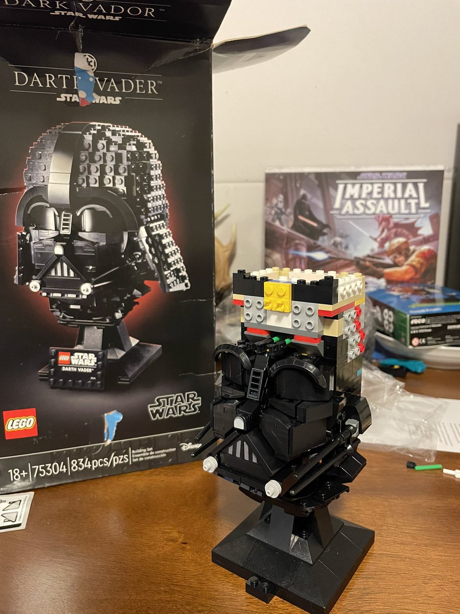 DiceAtDusk's tweet photo. In case you were wondering what #DarthVader looked like under the helmet.

#LEGO #StarWars https://t.co/NPCyduv0Vx