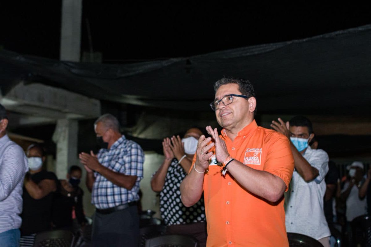 RafaMartinez3_'s tweet photo. "Junto a líderes y lideresas del Sector Religioso estuvimos dialogando sobre el modelo de gobierno que aspiramos construir en el país, y la importancia del derecho a la libertad religiosa de todos los colombianos. Este 13 de marzo lograremos hacer el cambio": @mrafael70. https://t.co/oKSxrv8JYG