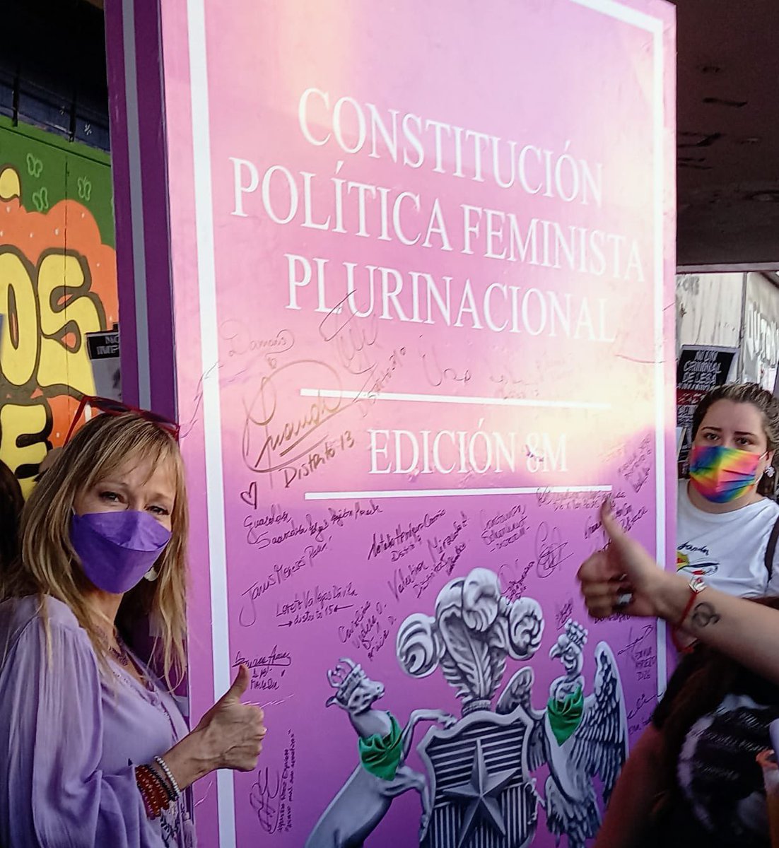 AnaMariaGazmuri's tweet photo. En este #8M marchamos desde Plaza Dignidad y en todo Chile junto a miles de mujeres. Juntas somos fuerza y seguiremos luchando cada día por más derechos, por la igualdad de género, por mayor participación y por una vida libre de violencia en Chile. Un gran y hermoso día.💜✊🏻 https://t.co/dP7YlT31SD