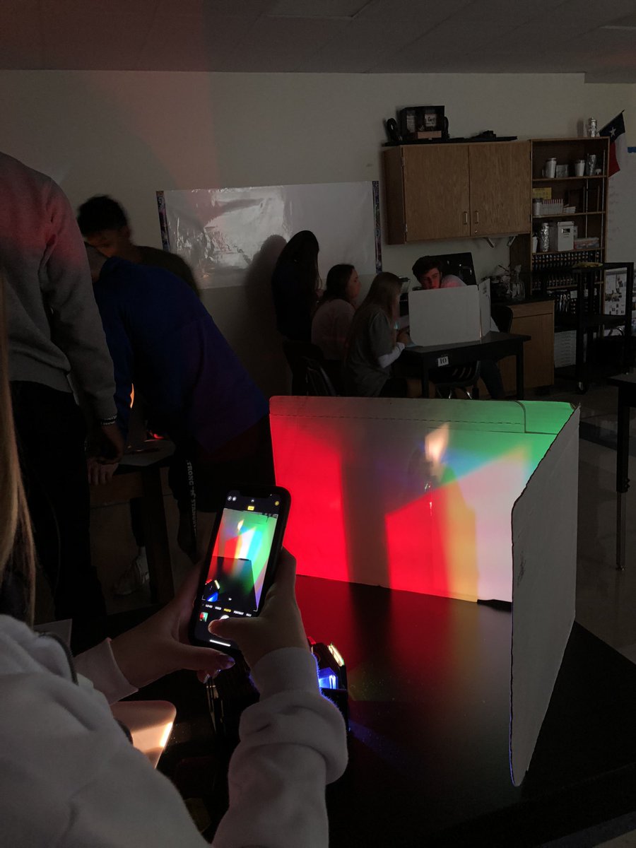 rclarkfhs's tweet photo. Mixing colors of light lab today in physics. Primary colors of light are red, green and blue. https://t.co/f18Hbzs3wM