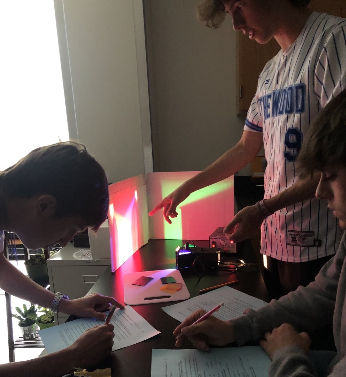 rclarkfhs's tweet photo. Mixing colors of light lab today in physics. Primary colors of light are red, green and blue. https://t.co/f18Hbzs3wM
