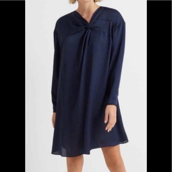SeppieSaph's tweet photo. So good I had to share! Check out all the items I'm loving on @Poshmarkapp #poshmark #fashion #style #shopmycloset #whitehouseblackmarket #clubmonaco #jonesnewyork: https://t.co/GXtkbOTTIv https://t.co/Far8QSlFez