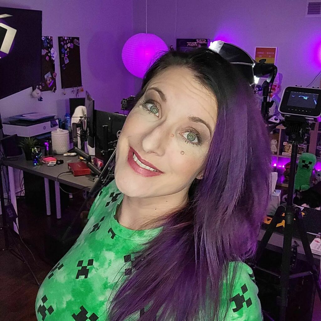 SmilinSarahK's tweet photo. What the hell am I doing here? 
Now Live!
https://t.co/kjzoXxEFGz
.
.
.
.
#purplehair #purple #teamb42 #phoenixcartel #centerstage #panda #minecraft #rubycraft #minecraftbuilds #smp #vmix https://t.co/lhwCZHHvX3 https://t.co/Crm752f4go