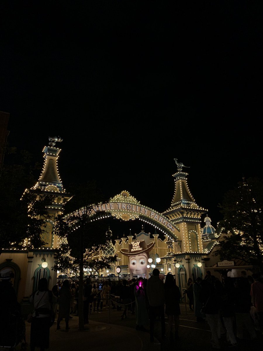 222Yuutan's tweet photo. 美しいDISNEY SEAの景色たち💙💛 https://t.co/FKcMRpi9MN