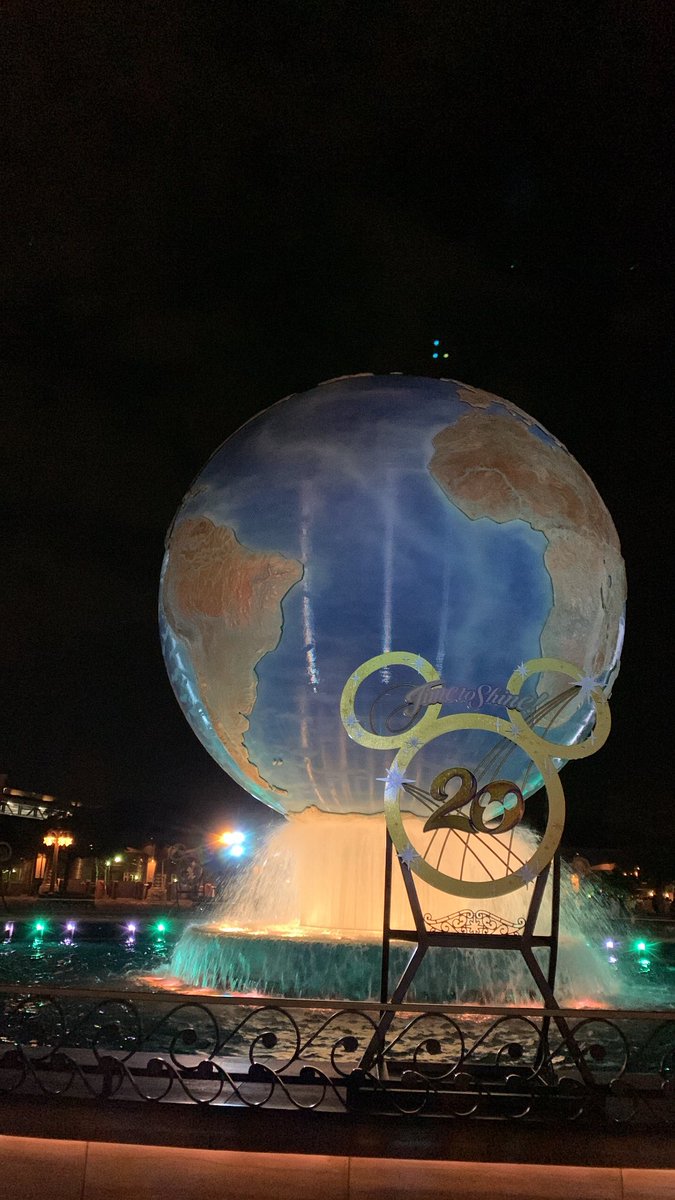 222Yuutan's tweet photo. 美しいDISNEY SEAの景色たち💙💛 https://t.co/FKcMRpi9MN