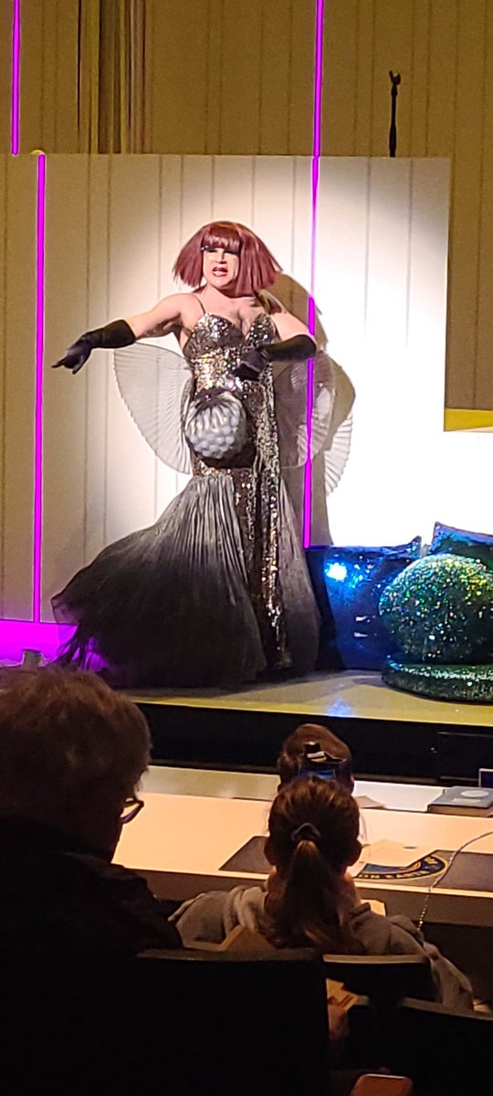 jalves1490's tweet photo. #OceanFilibuster bringing me the #FishyDrag I didn't know I needed on a Tuesday @americanrep #BostoniansISwearToCod #TeachingThroughTheater #IPersonallyIdentifyAsABottomFeeder https://t.co/DeuZDzQoKf
