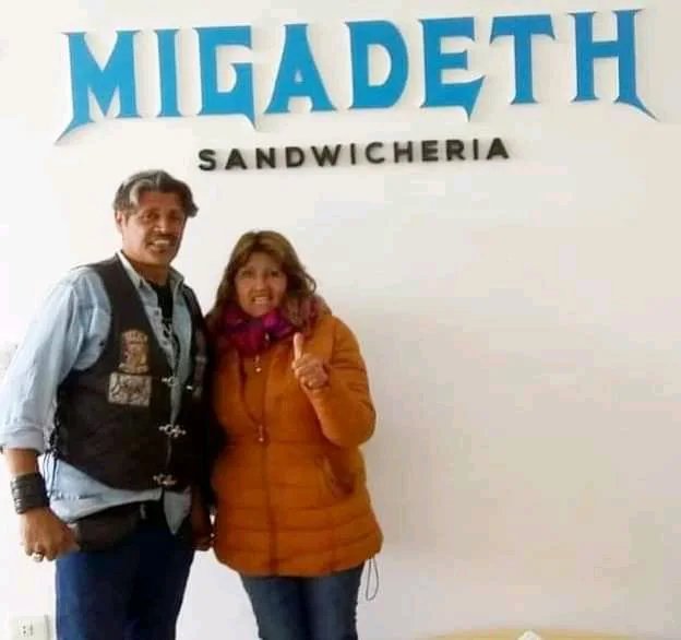 Santiagocuatro's tweet photo. - ¿Por qué tienen tanta pinta de rockeros mis sanguchitos si los compro en...
#Yen2
#Argentina
#NoLoEntenderias https://t.co/HKbQsZ5Pm7