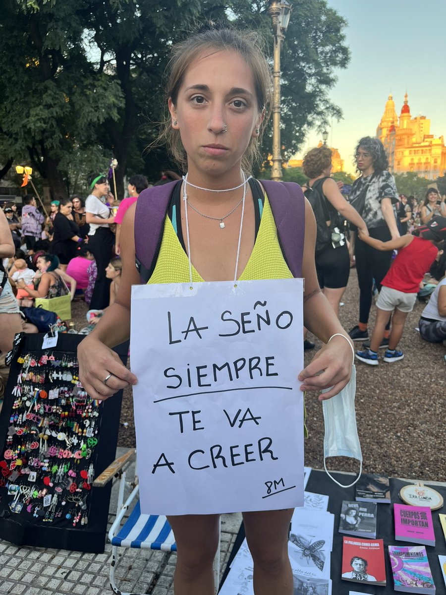 Lei su cartel y se me puso la piel de gallina #NiUnaMenos #8M