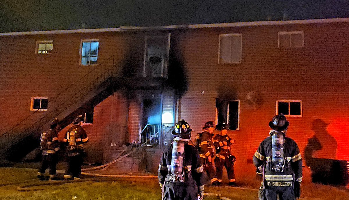 ffshifflett's tweet photo. Warner Robins Fire sunday night on Ignico Drive #fire #gafire #WRFD https://t.co/FX7cApCLtC