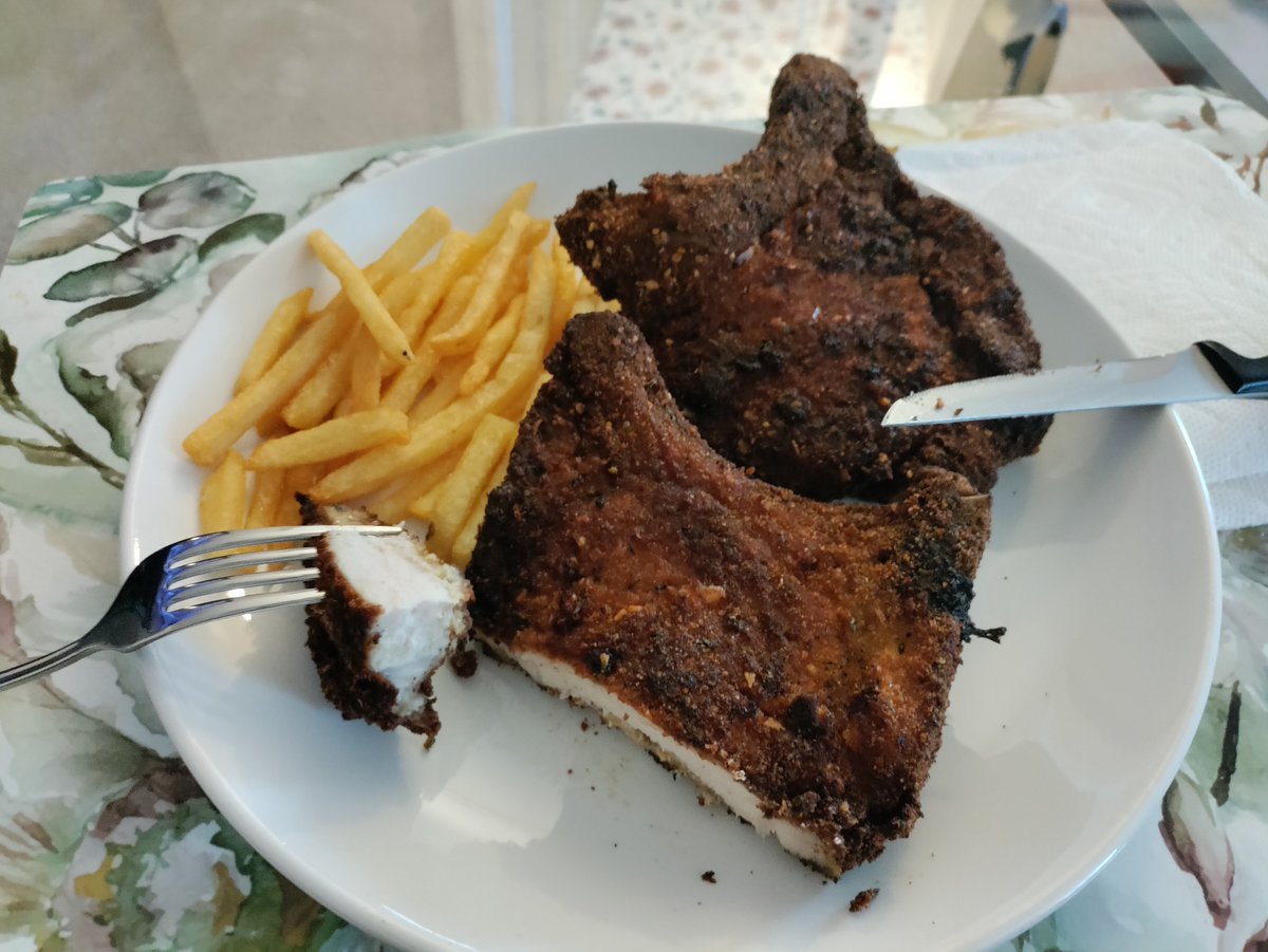 unknownscp_'s tweet photo. yummy pork chops for the win :D
#food #porkchops #deliousfood https://t.co/6qCbogx2Od