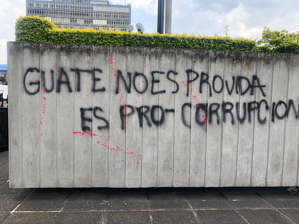 Todasmisnovias's tweet photo. Hoy en la marcha me tope con esta pinta y estos momentos de impotencia en donde se rien de nosotras en nuestra cara no hay nada más cierto que esto.  #NoALa5272 https://t.co/KvFdLL9ls1