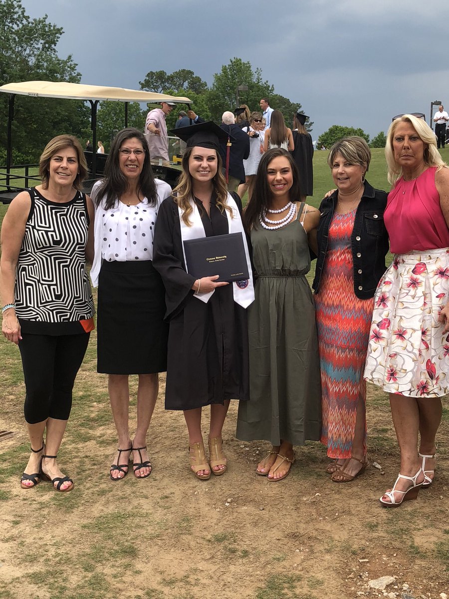 missmooretba's tweet photo. The women who raised me. 
In the words of my friend “here’s to the strong women who raised us, who came before us and paved the way, and who are lifting us is daily.” Happy #InternationalWomensDay2022 https://t.co/jnsMboC3v2