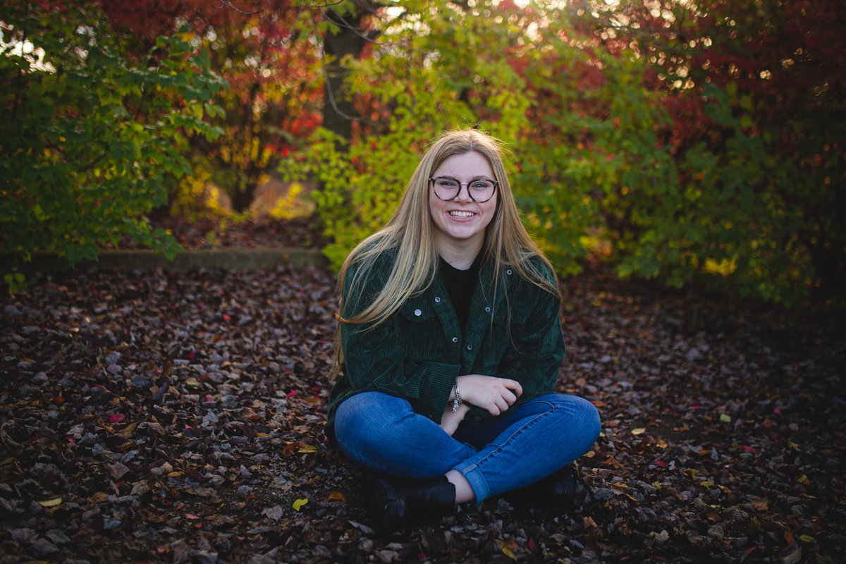PMHSLitandLearn's tweet photo. #seniorpicseason #sheehanigans #soadorable https://t.co/dzihPhUn9R