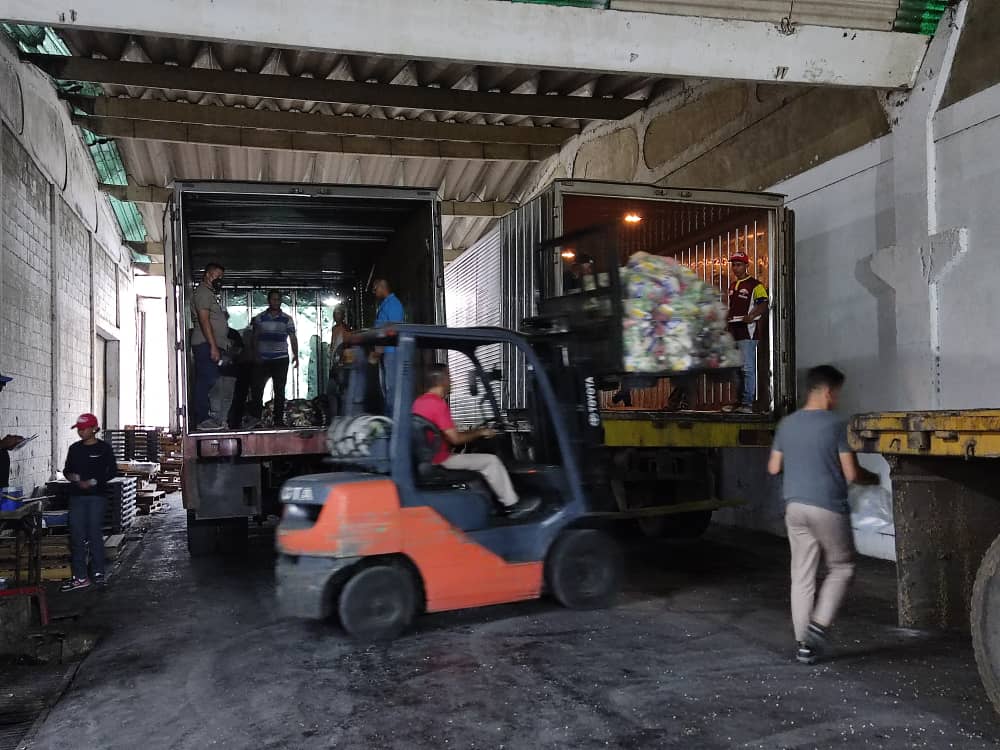 AlasArag's tweet image. Cronograma cumplido con los municipios del Sur de #Aragua, San Sebastian, San Casimiro, Camatagua y Urdaneta para una recepción y despacho total de 41.451 combos provenientes de El Maizal ubicada en San Juan de los Morros Estado Guarico 
#MujerEsPatria 
@NicolasMaduro