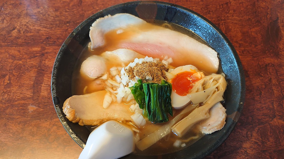 honeybee453's tweet photo. お刺身チャーシュー麺
柔らかくてジューシィ✨煮干粉も香ばしくて完食&完飲してもた🍜
#Nicecook
#クックマン
#らーめんこげん
#お刺身チャーシュー麺
#もうすぐ閉店しちゃうよ https://t.co/ZBg7qRmEFq