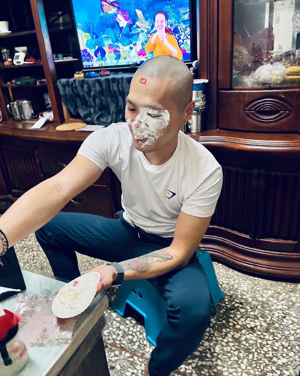 今天生日
謝謝可愛的家人們
再農曆生日就幫我提早慶祝
今年沒什麼願望

但願世界和平
大家都能繼續善良、平安

謝謝大家的祝福
也謝謝大家一直以來的關心跟包容

生日快樂給自己也

謝謝我老媽跟老爸這那麼辛苦拉拔

才有今天的我❤️