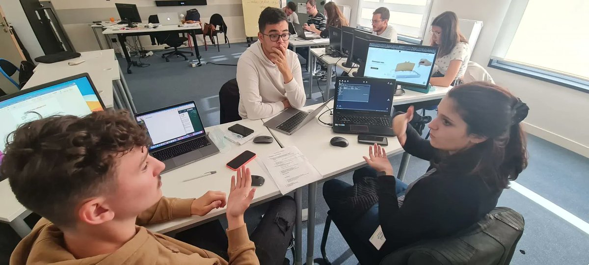 4️⃣🧡[#CoupdeFlash] <a href="/Sourdoues/">Sourdoués</a> forme les personnes sourdes aux métiers du #Numérique
buff.ly/3pNql7o v/ <a href="/bymaddyness/">Maddyness</a>

💬  Ses formations certifiantes en langue des signes sont adaptés aux métiers de #WebDesigner ou #DéveloppeurWeb

#TransfoNum 
#FlashTweet⚡️