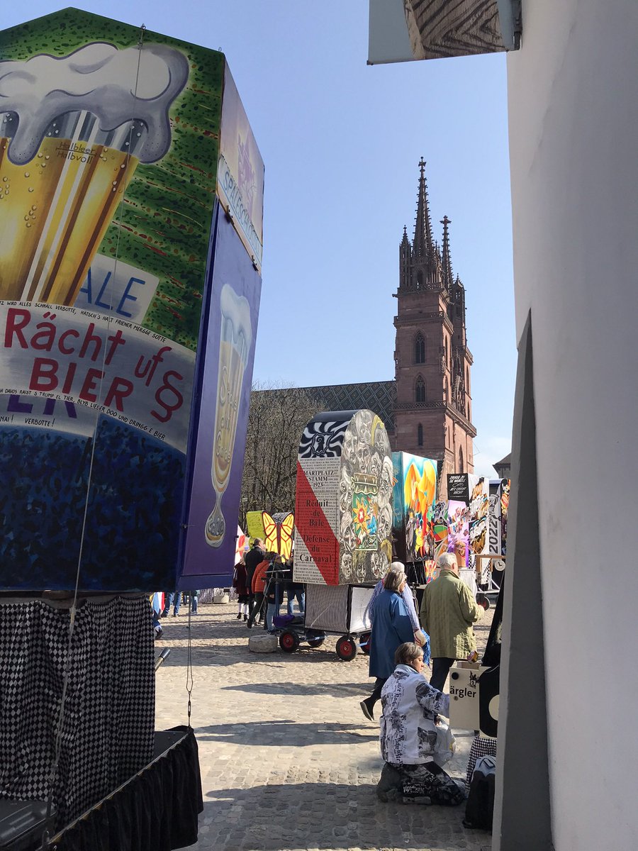 rovrewa2's tweet photo. 🇨🇭…ich lese und schreibe keine Tweeds über #Corona, oder die #Ukraine, ich geniesse die #Basler_Fasnacht und versuche mit meinen Fasnachts-Tweeds, ein wenig gute Stimmung in die Welt zu senden!
Und es geht mir sehr gut dabei!
#Basel https://t.co/TmgpLhrBNJ