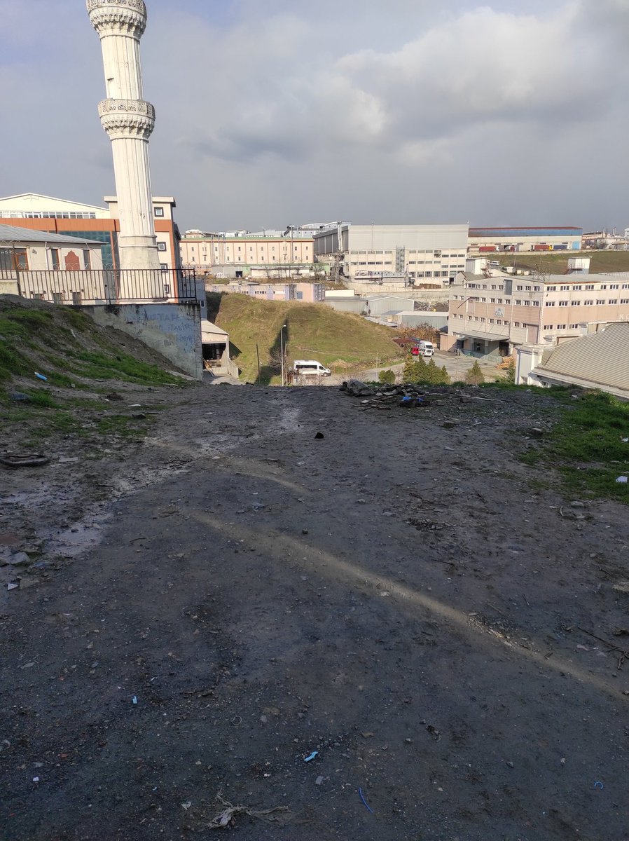 ismailbalgi's tweet photo. Esenyurt Osmangazi mah Nüzhet usta bilgincan okulu yanı ile Hacı rıza hacı Hürmüz cami Yanı yol fakat hiç bir önlem yok ve çamurdur okul çıkışı aktif olarak kullanılıyor buranın biran önce yapılması gerekmektedir @EsenyurtBLDYS @tcesenyurt @ibbBeyazmasa @istanbulbld @ibbhaberler https://t.co/1Aqd73cjad