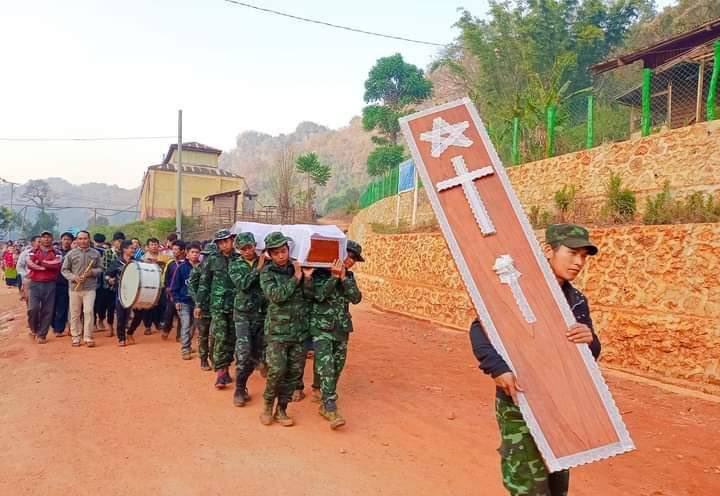 katycho22222's tweet photo. Funeral of Wilfred, a 22-year-old KNDF B-08 comrade & also a CDM police, was seriously injured in a clash in #Kadala village & died while being treated at a hospital. 🙏🏽🥀#2022Mar9Coup #WhatsHappeningInMyanmar #HoldJuntaAccountable https://t.co/dxndeilwUL