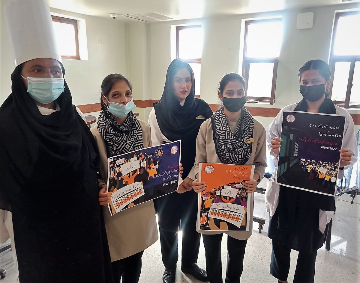 Women hotel workers, members of Pakistan Hotel Workers' Federation call for immediate release of all women trade unionist <a href="/NagaWorld/">NagaWorld</a> Cambodia. Free our sisters NOW! STOP persecuting women trade unionists #LaborRightsKH #NagaCorp #IWD2022 <a href="/LRSUnion/">LRSU is on strike</a> <a href="/OHCHR_Cambodia/">UN Human Rights Cambodia</a>