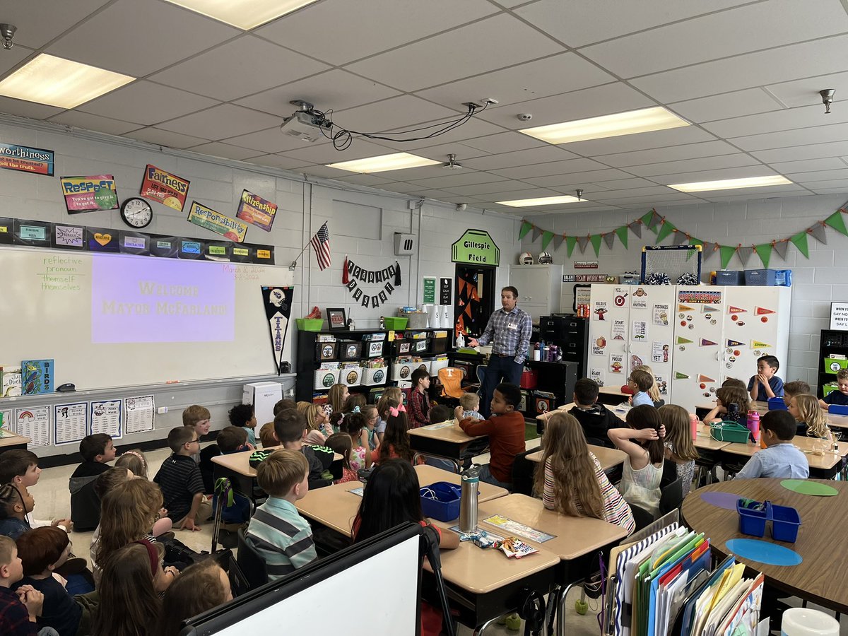 JCopelandMSE's tweet photo. Thank you @smcfarlandmboro for speaking to our First Grade students about being Mayor.  We appreciate you taking the time to talk and answer questions for our @MES_Mustangs! https://t.co/x7w5pSMB0x