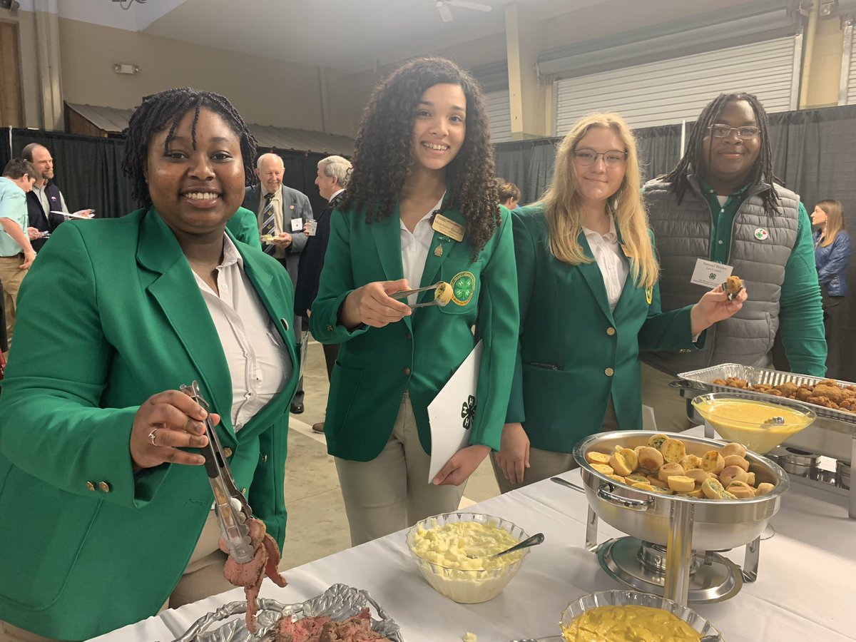 Mississippi4H's tweet photo. We ended 4-H Legislative Day with a reception to honor our exceptional 4-H’ers and clubs. THANK YOU to @mayoflynt and Mississippi AT&amp;T for your generosity and for sponsoring this event. #MS4H #MSUext https://t.co/bMIg9WkuLu