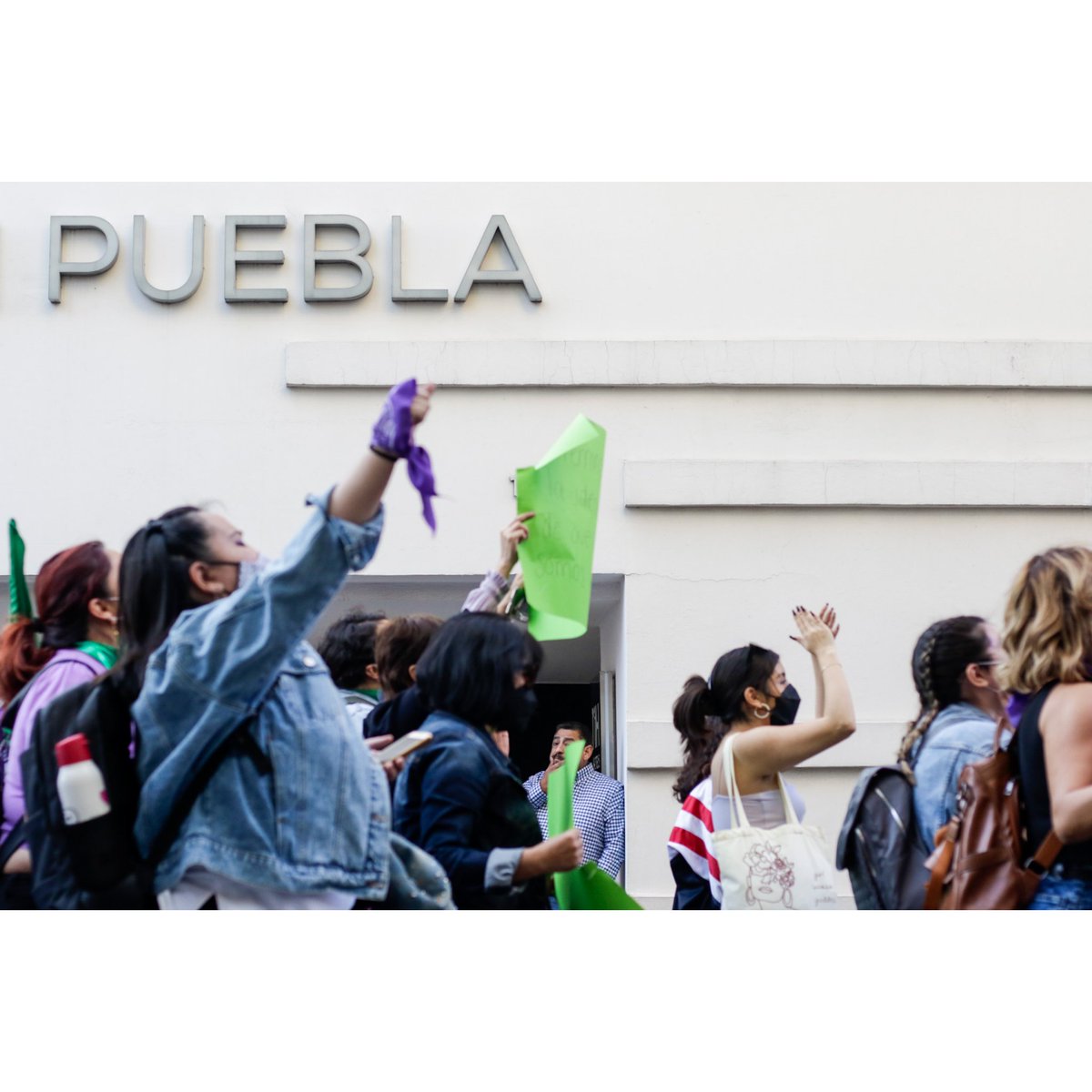 Ya para terminar el día, algo del trabajo de hoy 📸 durante la marcha #feminista en #Puebla. 

#8M #DiaInternacionalDeLaMujer #DiaInternacionalDeLasMujeres #Diadelamujer2022