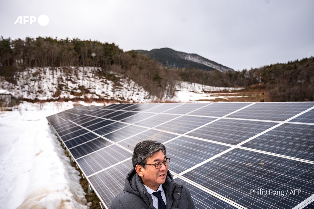 katieforster's tweet image. Solar farms along tsunami-ravaged coastlines, green energy 'micro-grids' and the experimental production of non-polluting hydrogen: 11 years after its nuclear nightmare, Japan's Fukushima region is investing in a renewable future news.yahoo.com/fukushima-regi…