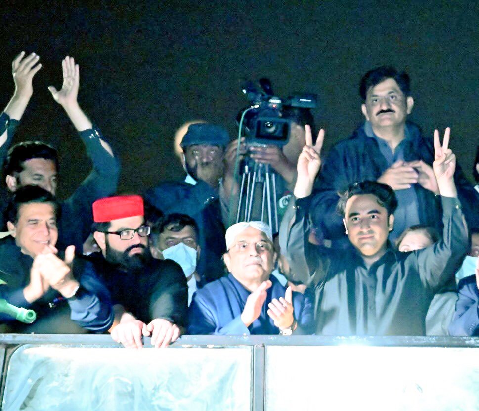 LiaquatShahani_'s tweet photo. The People's of pak through this march decided that this selected Govt is unacceptable to the people from Karachi to Islamabad. Congratulations to President @AAliZardari,chairman ppp @BBhuttoZardari, @AseefaBZ on the historic success of this great #AwamiMarach (liaquat shahani) https://t.co/0IXy7paz2v