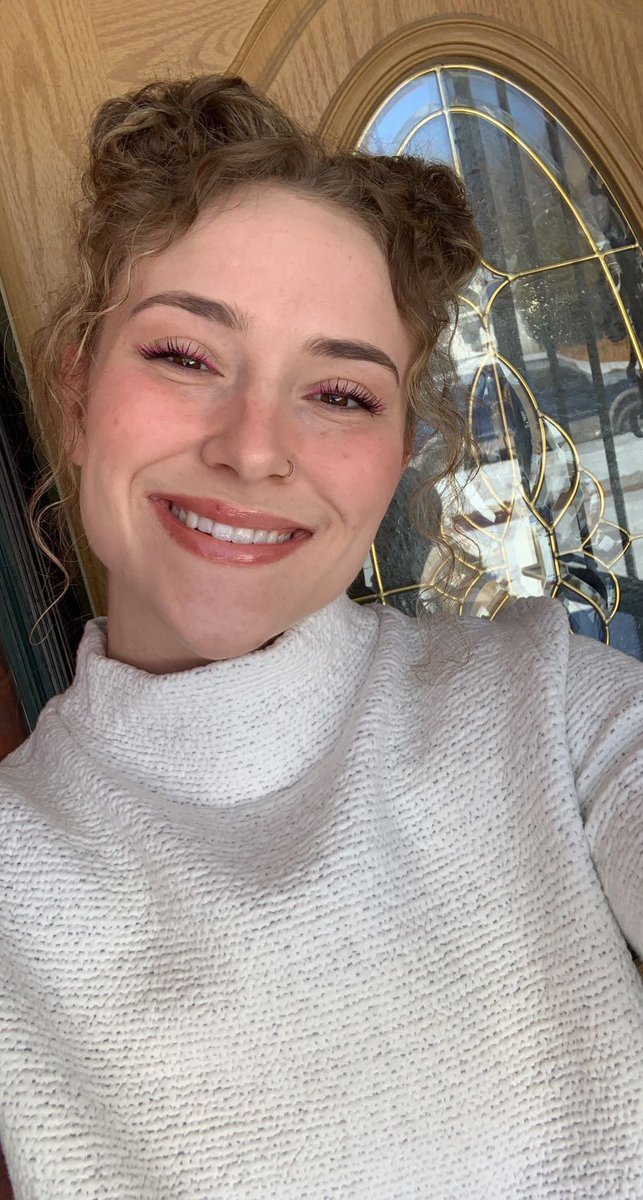 HartiganMorgan's tweet photo. Space Buns + Pink Eyeliner. 💕 https://t.co/ZzNbnfaLp0
