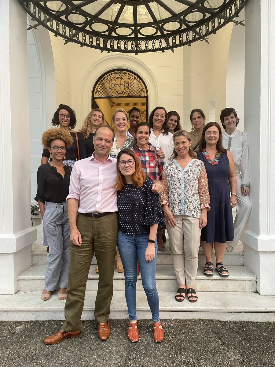 Inspirador conversar con un grupo de mujeres cubanas talentosas, con ideas y proyectos concretos por superar y ganas de seguir adelante. 

Gracias a nuestra Embajadora por un Día, <a href="/Perera_Cuba/">Amanda Perera López</a> por un intercambio interesante en una tarde de té. 

#BreakTheBias #IWD