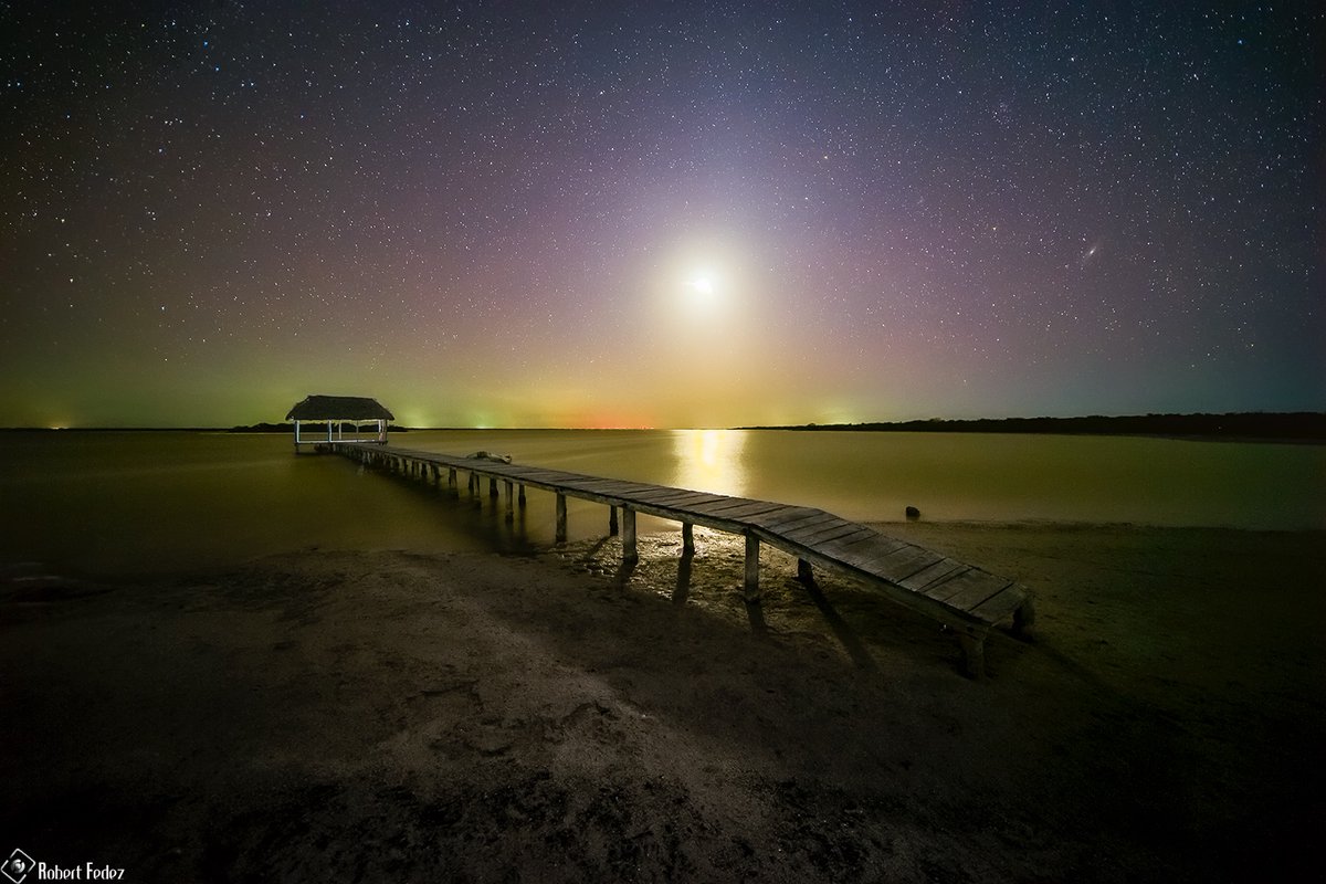 El Mirador

La luna y la galaxia de andromeda compartieron esa noche la bóveda celeste.

El Cuyo, Yucatán
Mx

<a href="/webcamsdemexico/">Webcams de México</a> <a href="/CanonMexicana/">Canon Mexicana</a> <a href="/PlanetarioCun/">Ka'Yok' Planetario de Cancún</a> <a href="/apod/">Astronomy Picture of the Day</a>