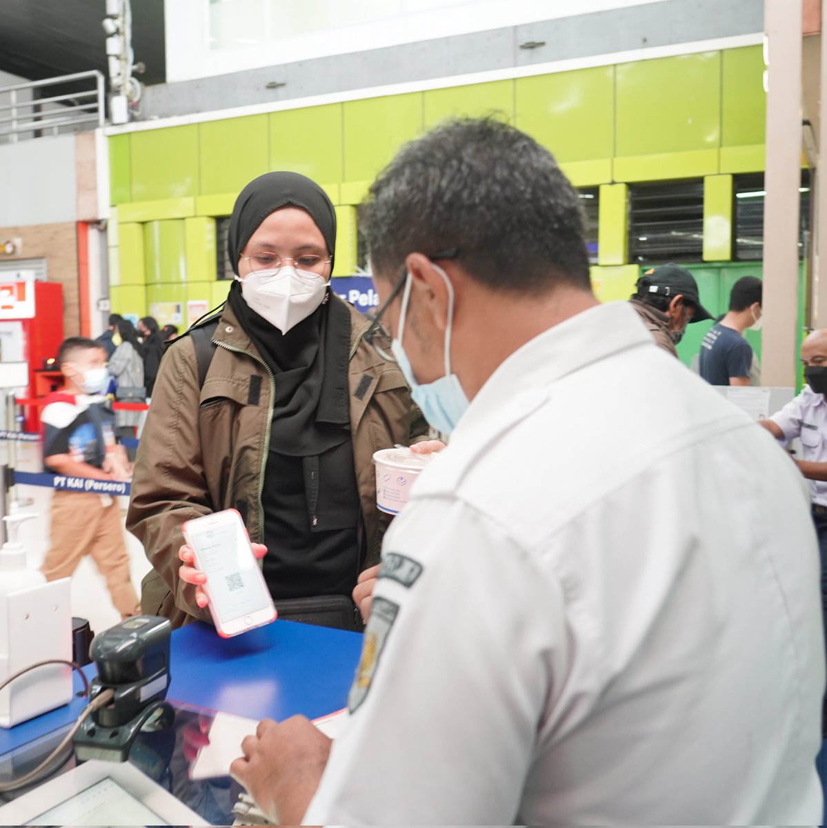 Syarat Terbaru Naik KA Jarak Jauh, Vaksin Lengkap Tak Perlu Antigen/PCR
kai.id/information/fu…

#Railfriends, Mulai 9 Maret 2022, pelanggan KA Jarak Jauh yg telah mendapatkan vaksinasi dosis kedua atau ketiga tak wajib menunjukan hasil negatif RT-PCR atau antigen saat boarding.