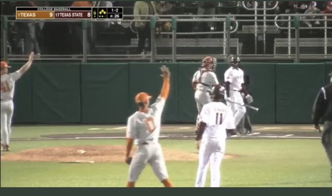 FNYI-4ZXMAAy6um?format=jpg&name=small