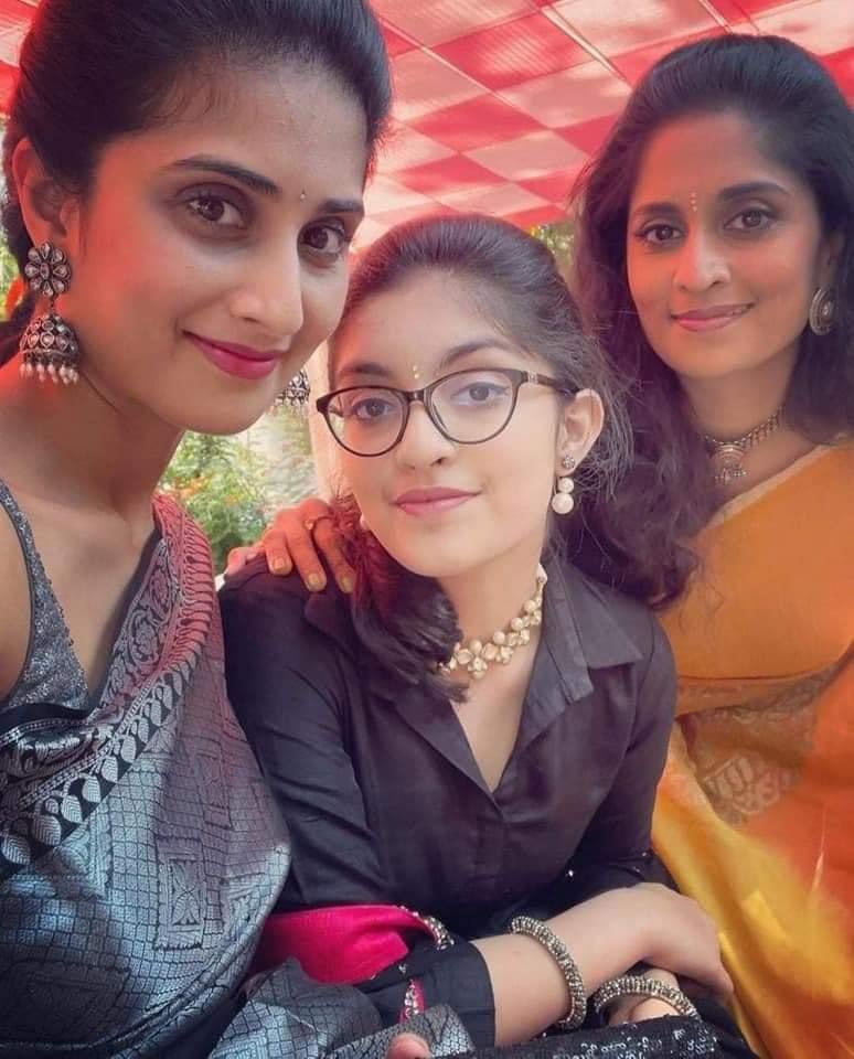 CinemaMagical's tweet photo. Fam time 😎😍😍

#ThalaFamily 
#ShaliniAjithkumar
#Shamili 
#Anoushka https://t.co/s1HMATORJz