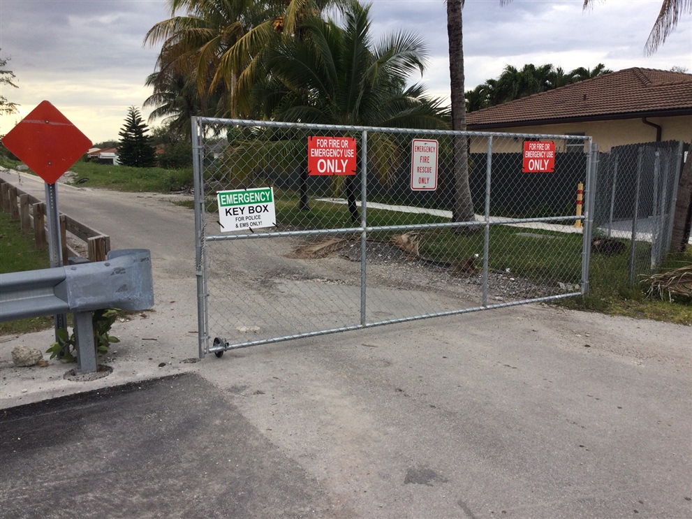TheMiamiLaker's tweet photo. New tonight: Miami Lakes @MayorMannyCid says town, Hialeah, Miami-Dade County are headed back to litigation over closed bridges. Cid said Friday a tentative deal was reached; tonight, council members and residents expressed reservations. https://t.co/gq7QOpBD6D https://t.co/atFNsd5AXN