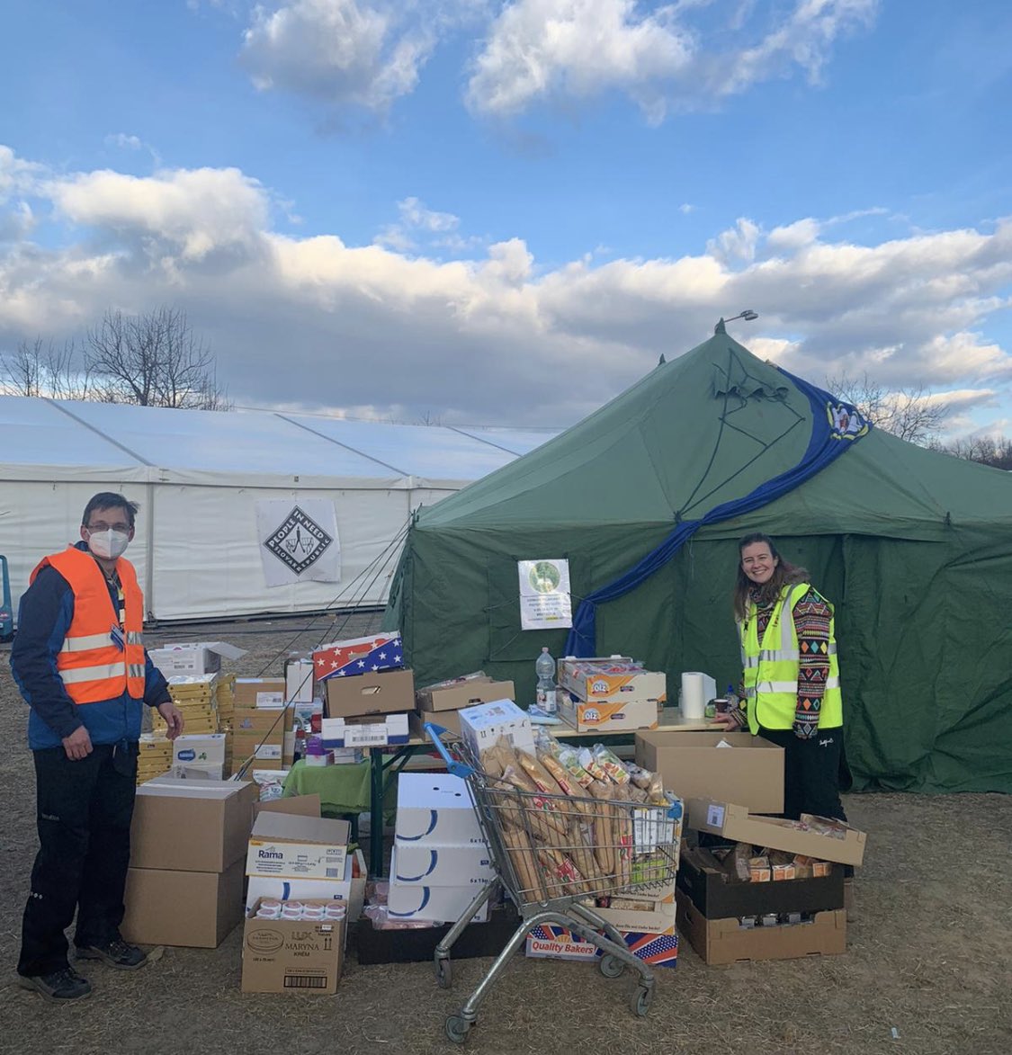 Magic of Twitter. I met <a href="/jacksaunders_/">Jack Saunders</a> here, few hours later, we’re in metro buying food for the border #slovak/#Ukraine border in #vysnenemecke.